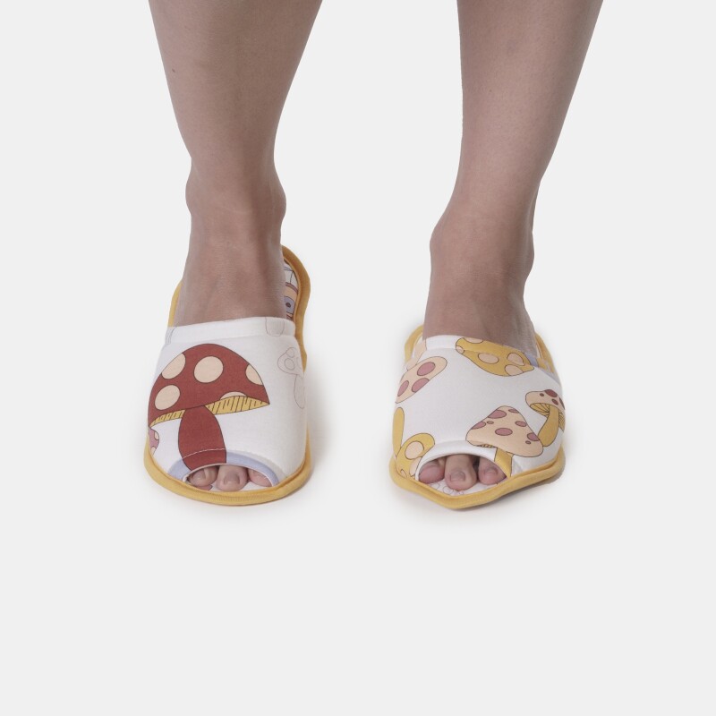 Pantufa com abertura adulto