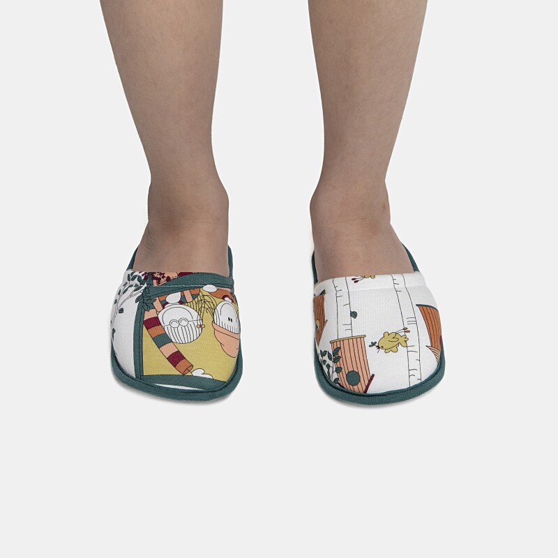 Pantufa Feminina Kids Fechada Com Estampa Corrida