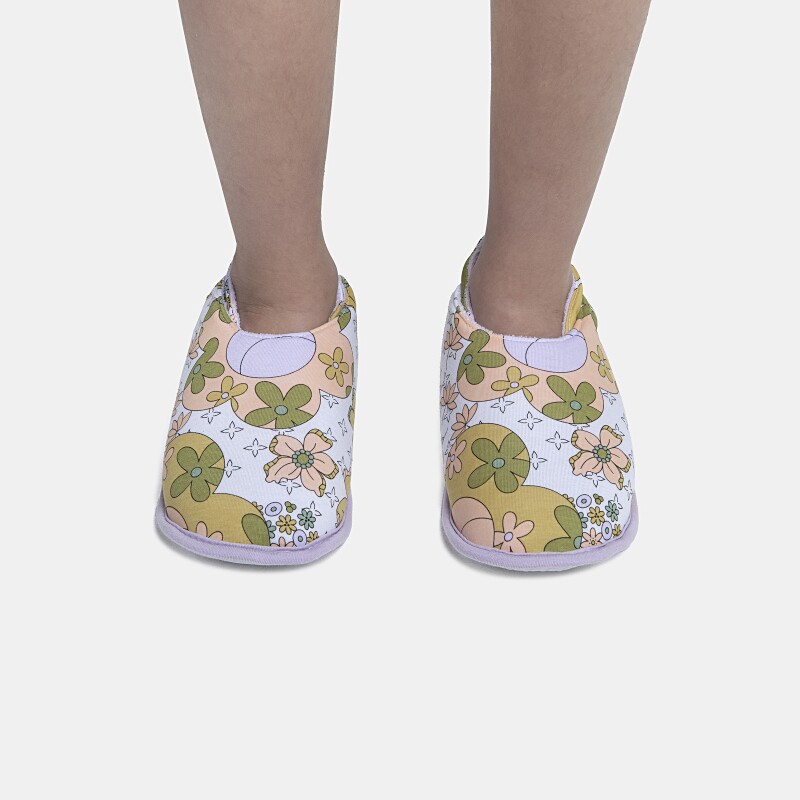 Pantufa Feminina Kids Fechada Com Elástico e Estampa Corrida 