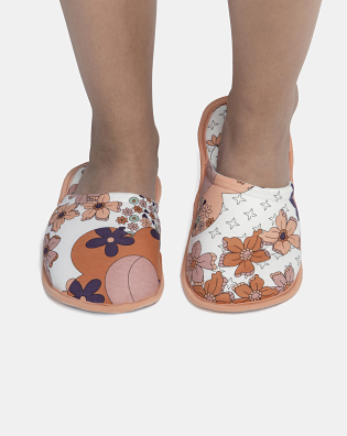 Pantufa Feminina Adulto Fechada Com Estampa Corrida 