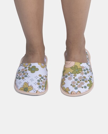 Pantufa Feminina Adulto Fechada Com Estampa Corrida 