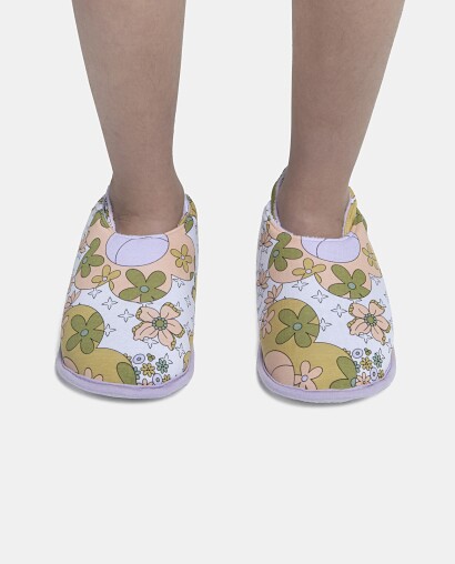 Pantufa Feminina Kids Fechada Com Elástico e Estampa Corrida 