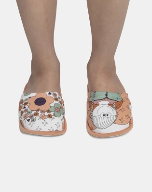 Pantufa Feminina Kids Fechada Com Estampa Corrida